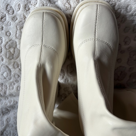 SOLD!! Steve Madden Cypress Heels - Picture 6 of 9